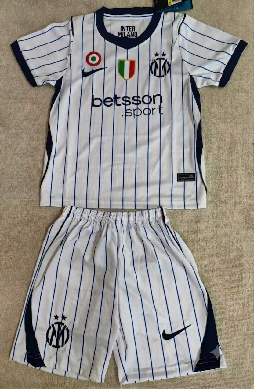 Completino Bambino Inter Away 2026/27 - Scudetto e Coccarda Coppa Italia inclusi